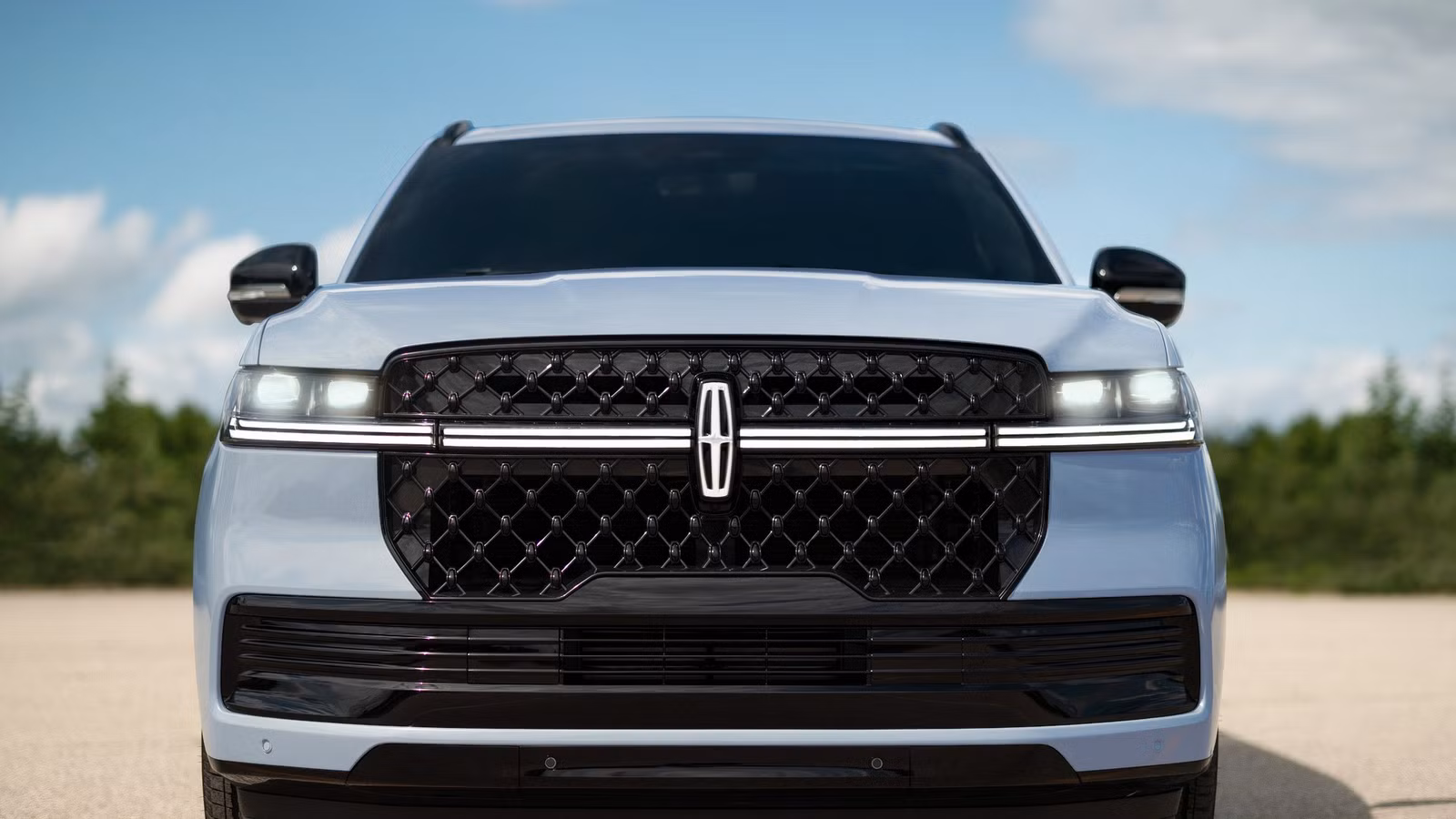 The Long-Lasting American Luxury SUV That Feels Like A Rolls-Royce Inside