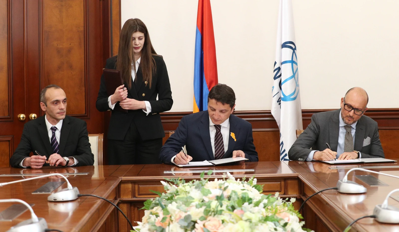 Ֆինանսների նախարարը և ՀԲ գրասենյակի ղեկավարը ստորագրել են հիփոթեքային շուկայի զարգացման 264.4 մլն դոլարի համաձայնագիր
