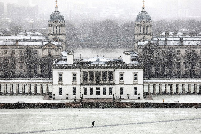 Bad weather causes massive travel disruption in Britain