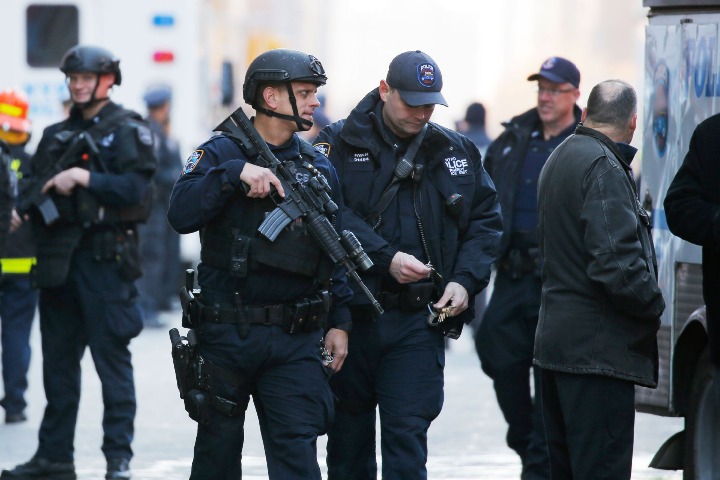 Four injured in New York City blast, suspect nabbed