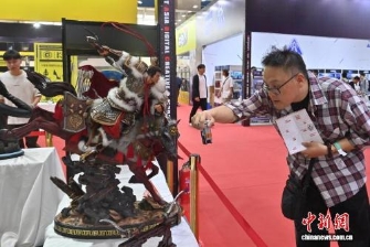 Chinese-made collectibles gain popularity among young consumers at Changchun expo