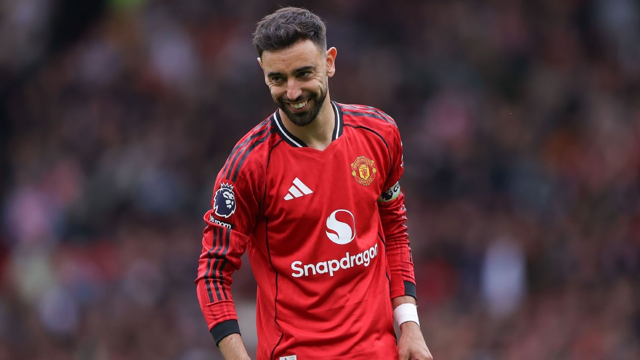 Fernandes wins Premier League Player of the Season...