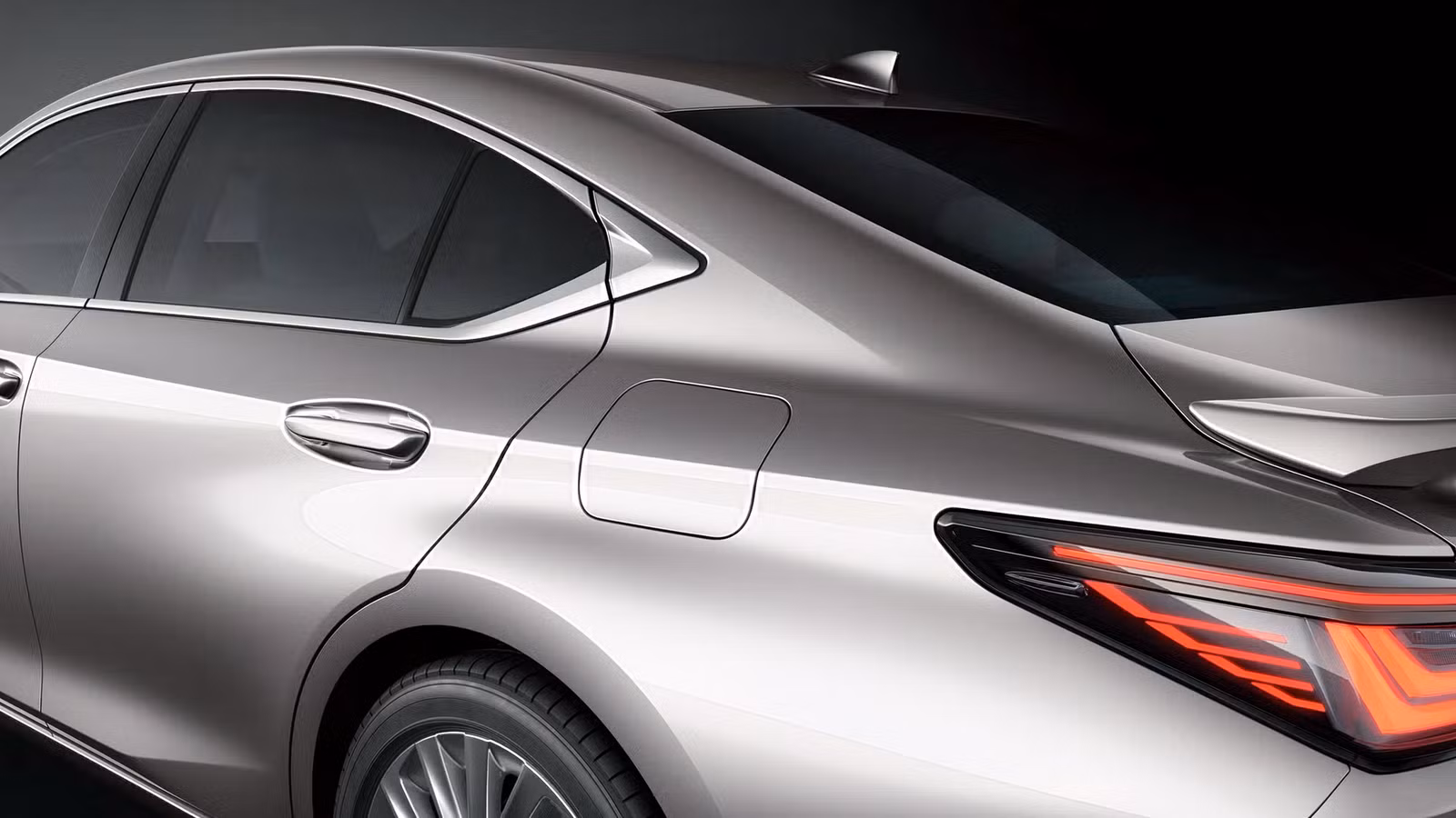 Lexus ES: A Smarter Luxury Sedan Alternative to the Mercedes E-Class