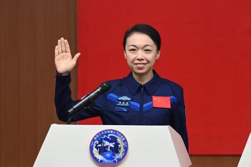 李家超与黎家盈通话：以最佳状态为国家航天事业续写辉煌篇章