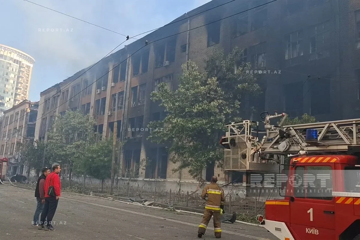 В результате российских ночных ударов по Киеву повреждено здание посольства Азербайджана