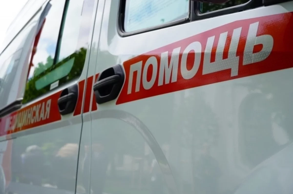 В Санкт-Петербурге мужчина из ревности облил кислотой и изрезал ножом бывшую девушку