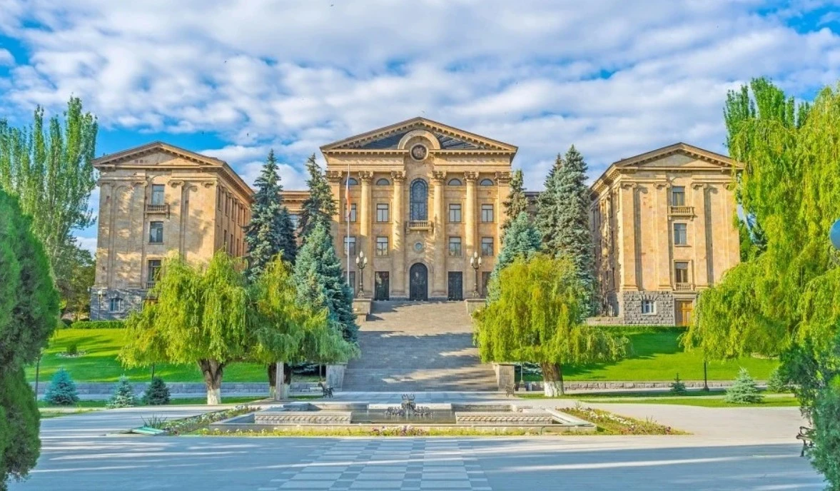 В Ереване начала работу очередная четырехдневка уходящего состава парламента