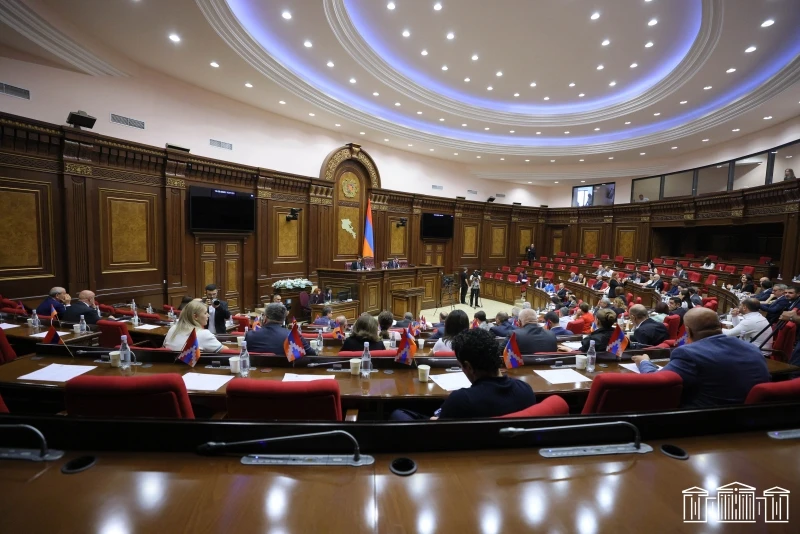 ՀՀ Ազգային ժողովի հեռացող կազմի նիստը հետաձգվել է քվորումի բացակայության պատճառով