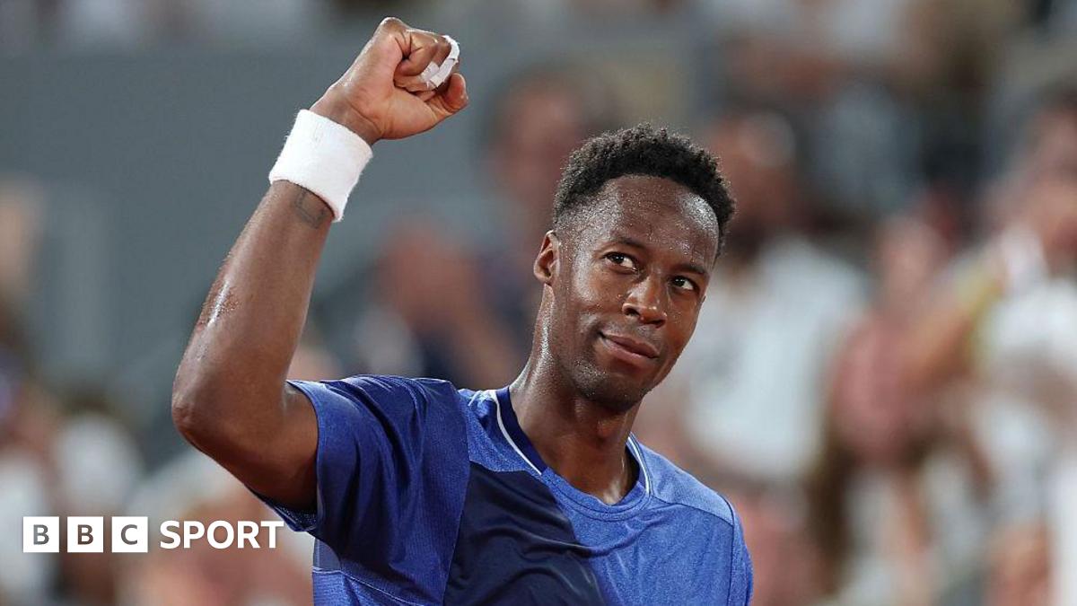 'Magician' Monfils exits final French Open