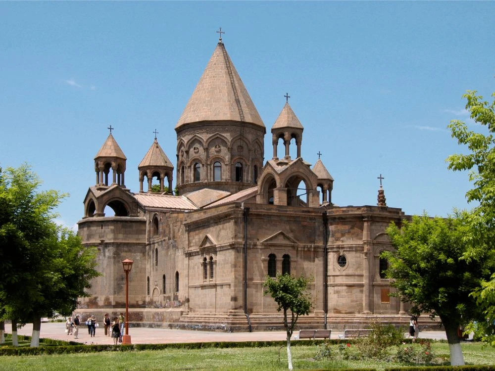 Հակաեկեղեցական քարոզչության «հոգևոր» դեկորացիաները