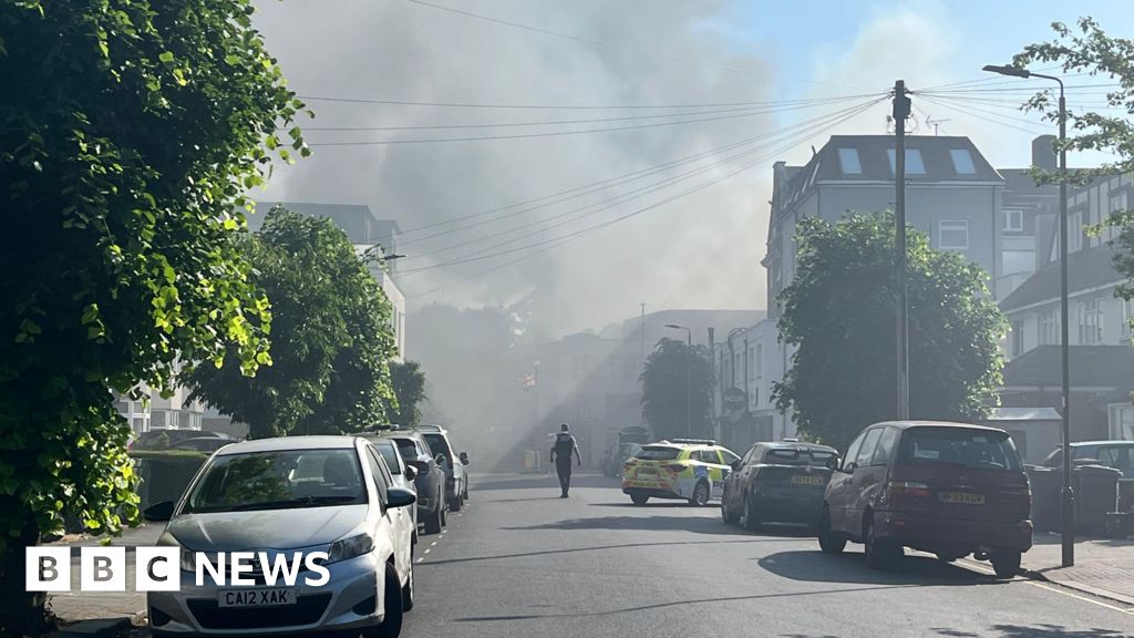 Around 100 firefighters tackle Golders Green blaze