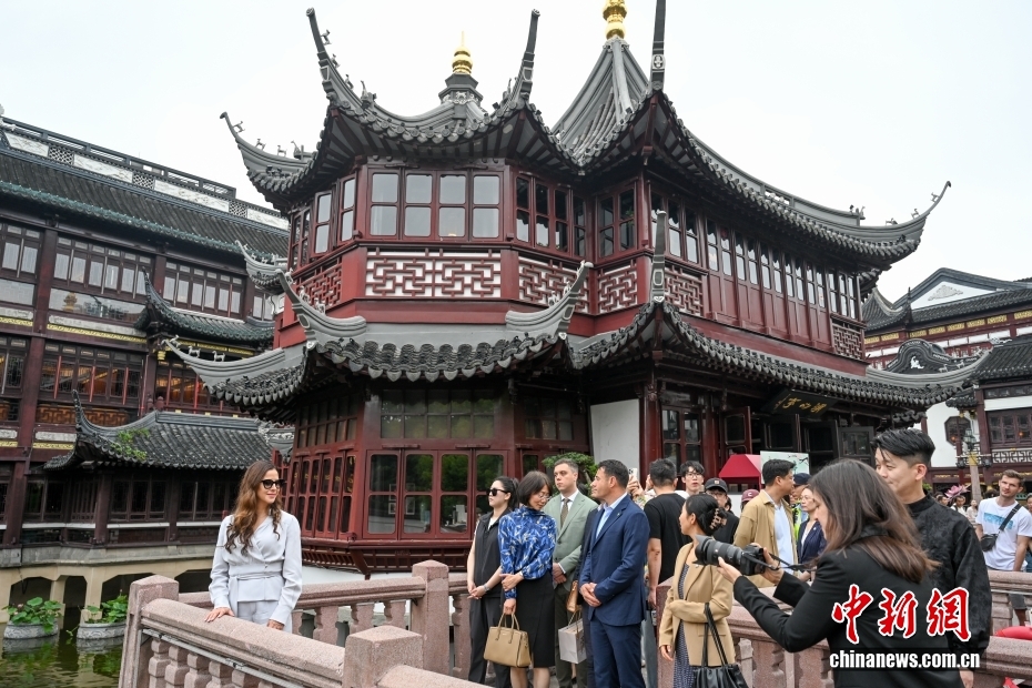 武契奇夫人到访上海豫园