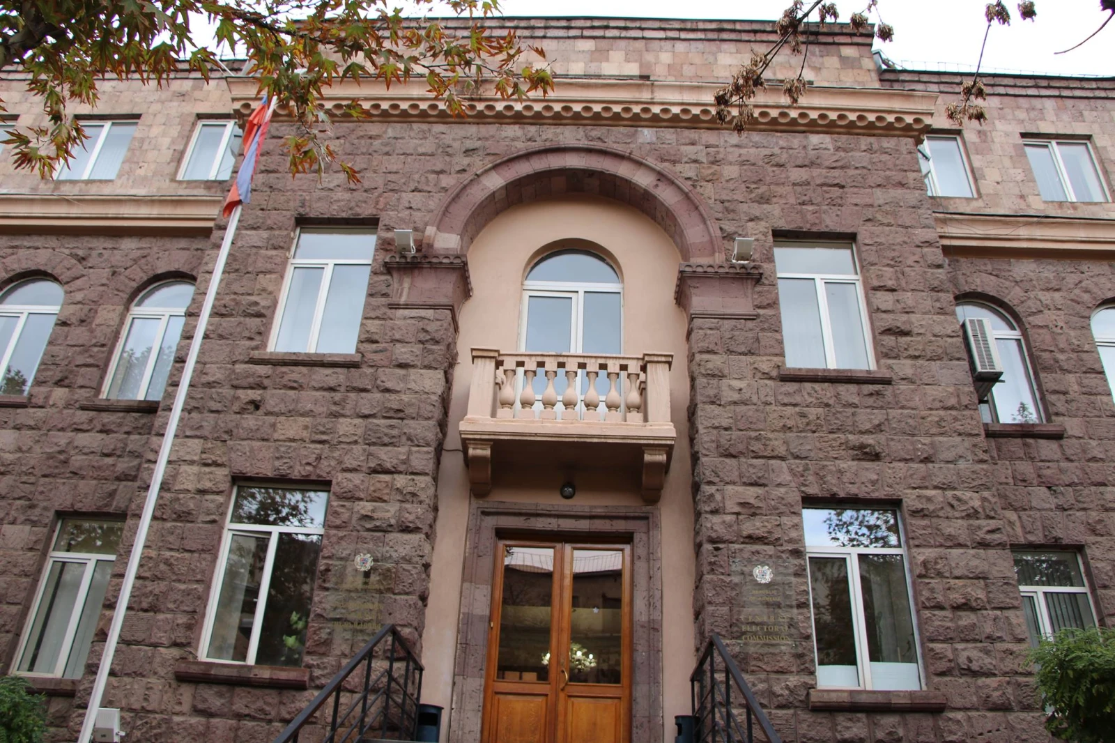 Հայաստանի կենտրոնական ընտրական հանձնաժողովը բավարարել է պատգամավորի թեկնածուների ինքնաբացարկի երեք դիմում