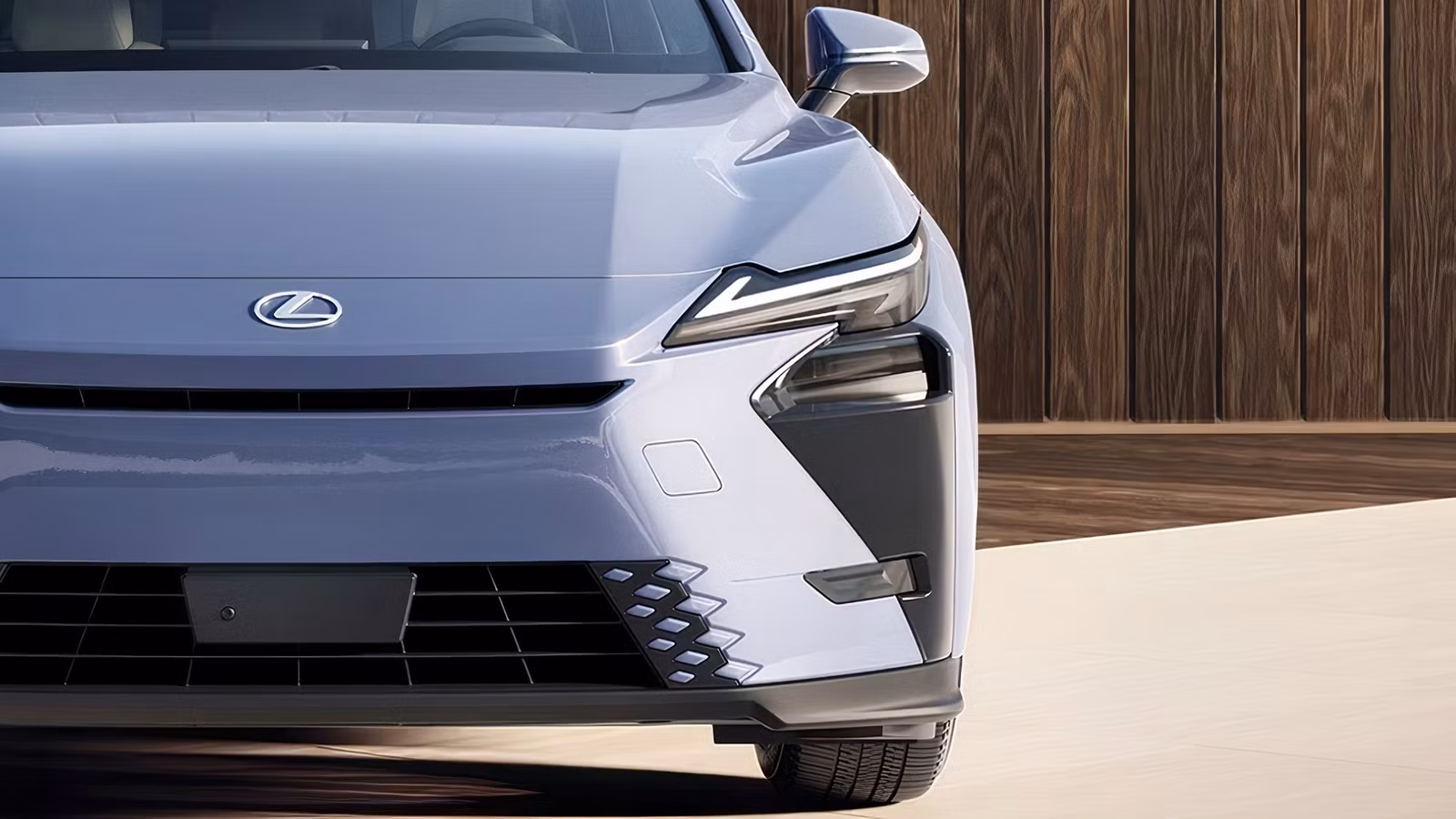 Lexus ES 350h: Luxury, Efficiency, and Controversial Design