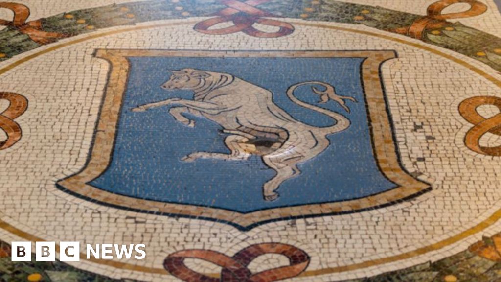 Italy gives bull mosaic testicles worn down by spinning tourists some TLC