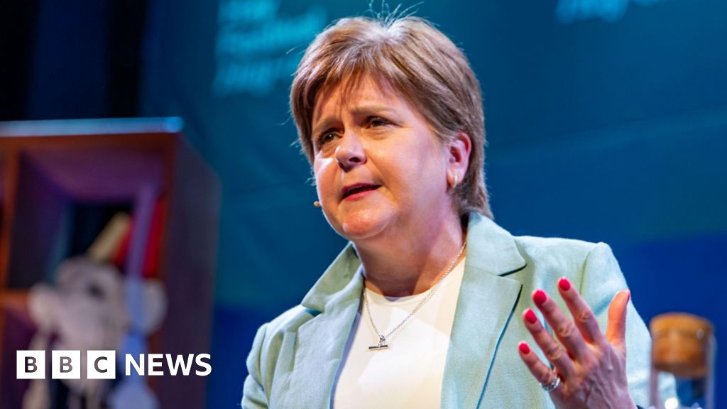 Sturgeon wishes she had not kept Murrell on as SNP chief executive