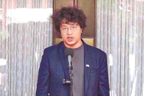 沈伯洋自爆为选举贷款，被批装穷卖惨把“台独”当生意