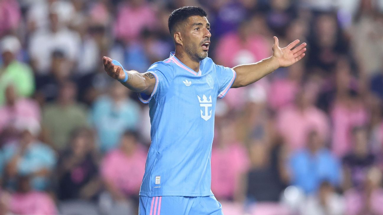 Bielsa omits Suarez from Uruguay World Cup squad