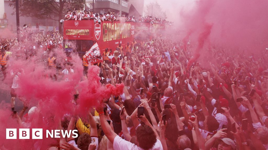 Arsenal fans turn streets red for Premier League title parade