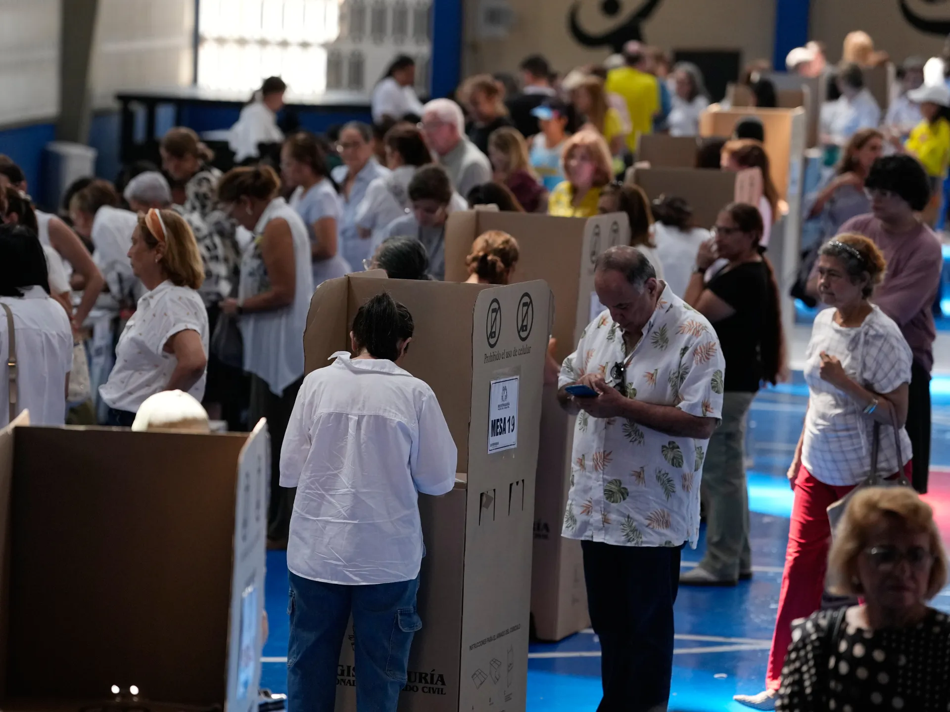 Polls open in Colombia’s pivotal presidential election