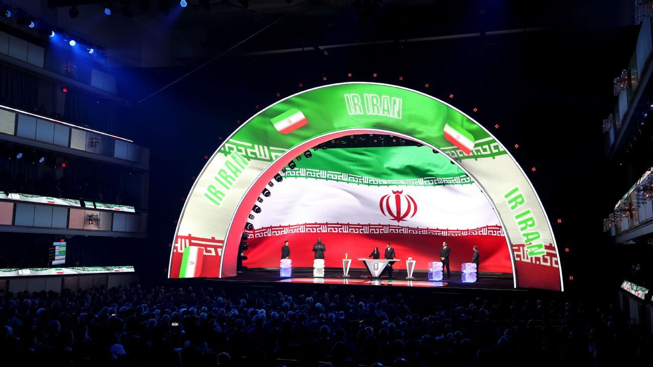 Iran star Azmoun shock omission from WCup squad