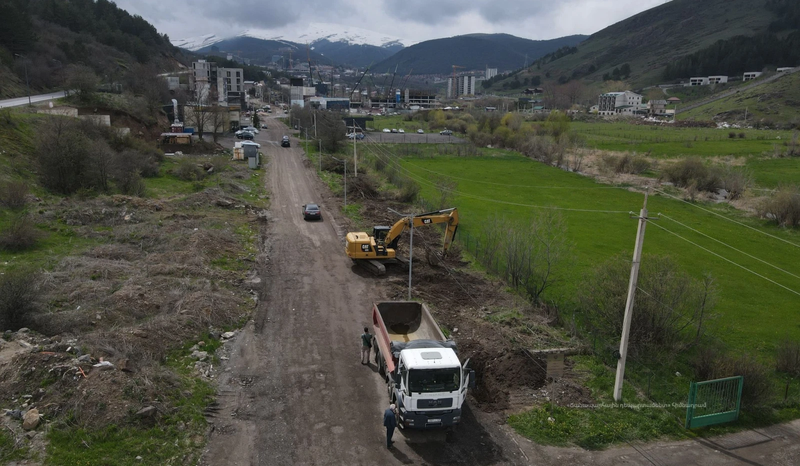 Հիմնանորոգվում է Ծաղկաձորի մուտքից մինչև ճոպանուղի տանող ճանապարհահատվածը