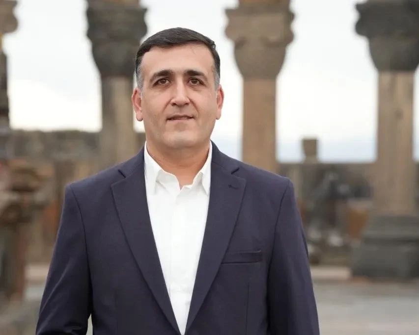 «Արո, քո նկարի առաջին մասի փոքրիկ հյուղակ հիշեցնող տարածքներից մեկում ձեր իշխանության օրոք 15 զինվոր այրվեց». Մանթաշյան