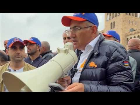 Пашинян пообещал вернуть водительские удостоверения без экзаменов