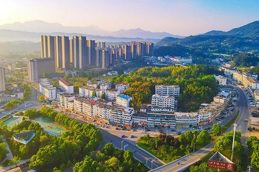 （滇藏公路50年）新能源汽车见证滇藏公路出行变迁