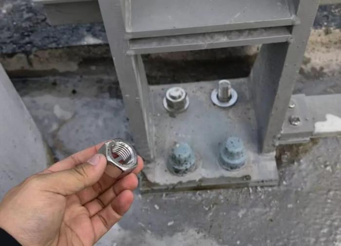 台湾用30余年建成的淡江大桥通车即翻车？民众发现护栏恐“伤人”、螺帽能徒手拧下