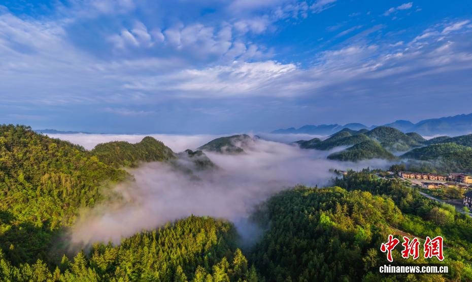 四川达州：巴山大峡谷初夏风光如画