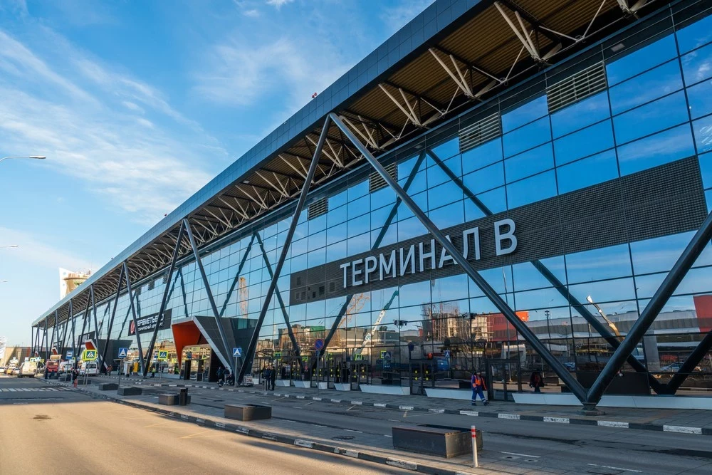 На территории аэропорта Шереметьево упали обломки беспилотника