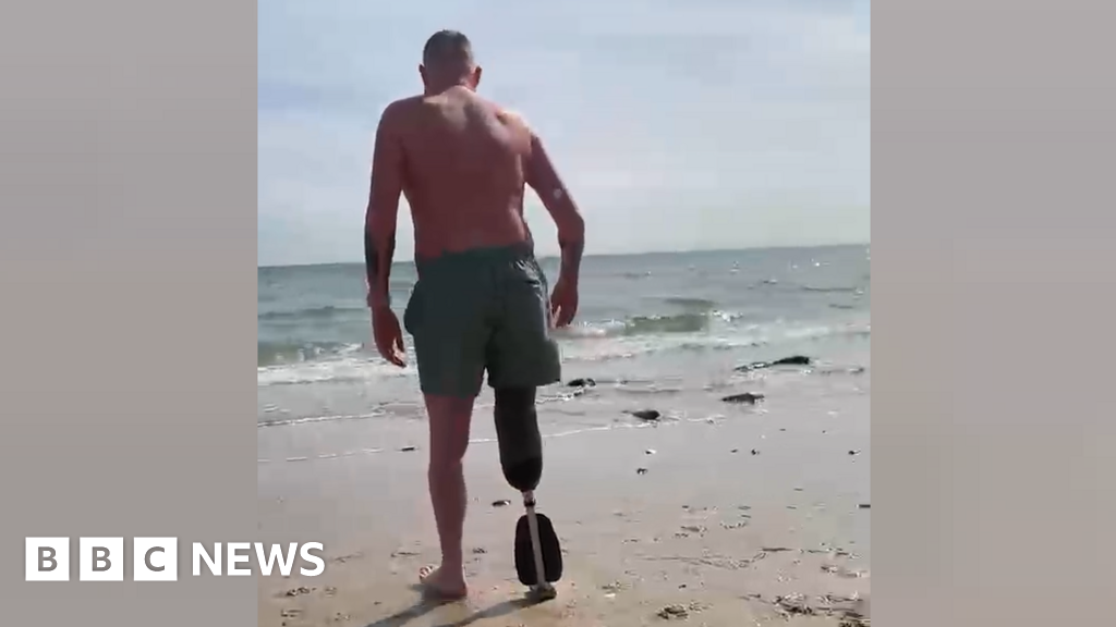 I built my own prosthetic leg for swimming