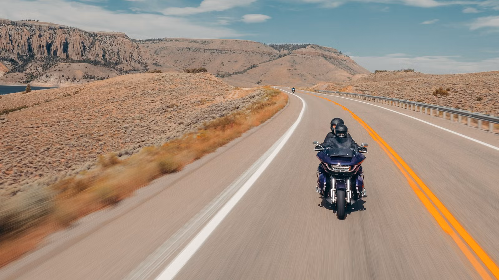 Harley-Davidson Road Glide Limited vs Indian Roadmaster: A Touring Bike Showdown