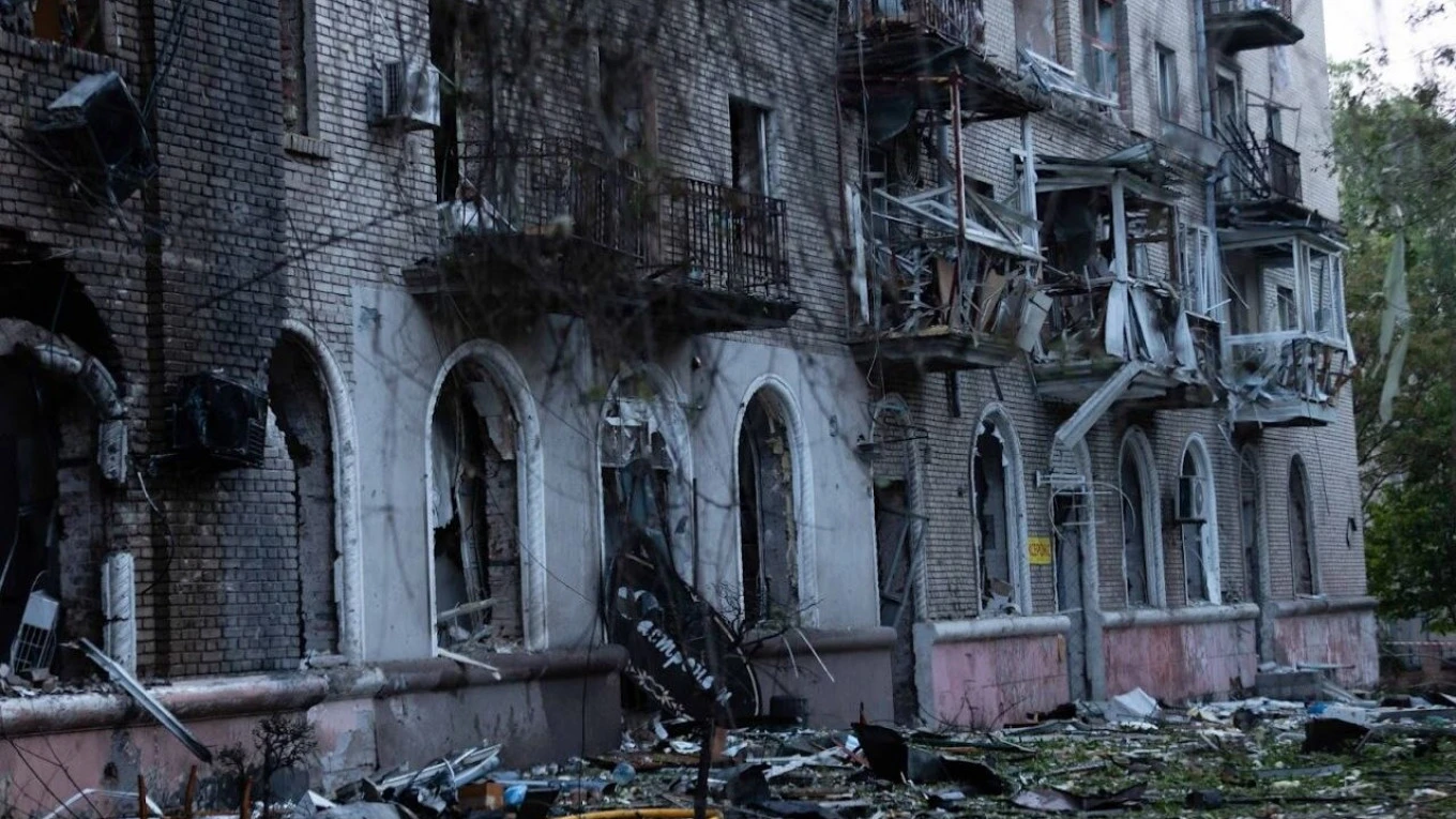 Российские военные ударили по жилым домам в Днепре и Одессе: Пострадали 20 человек