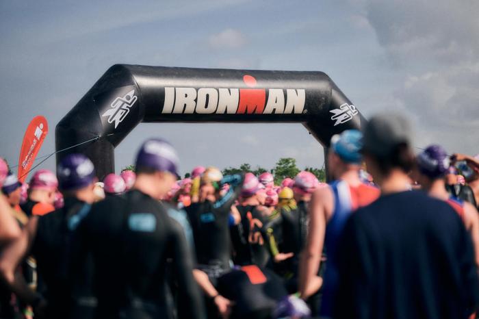 2026年IRONMAN70.3上海崇明站举行 超1300名选手参赛