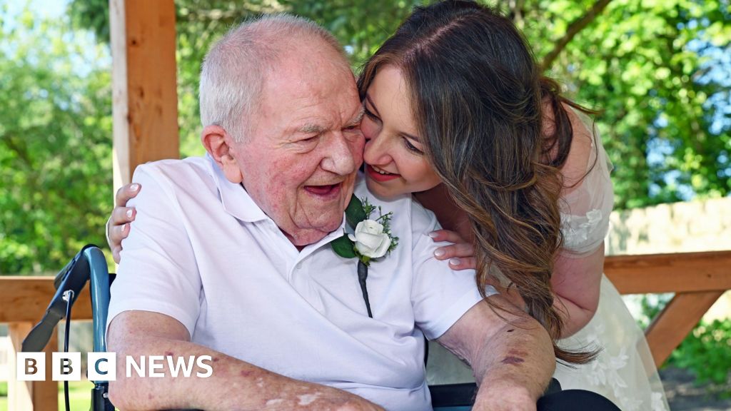 Bride has two weddings in two days for grandad with dementia