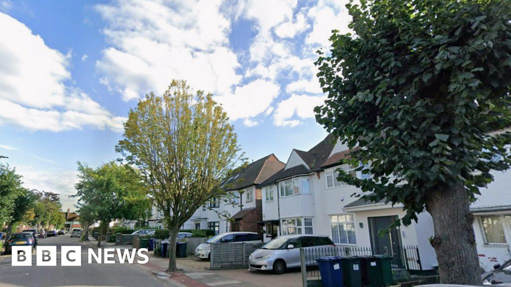 Jewish man injured after attack by group of men
