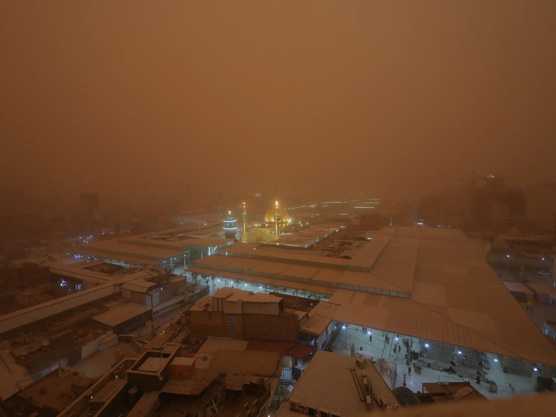 Heavy sandstorm hits Iraq as hospitals battle respiratory issues