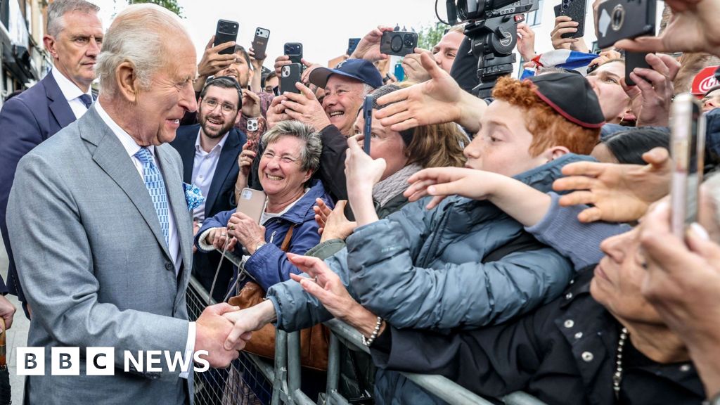 King visits victims of Golders Green stabbings