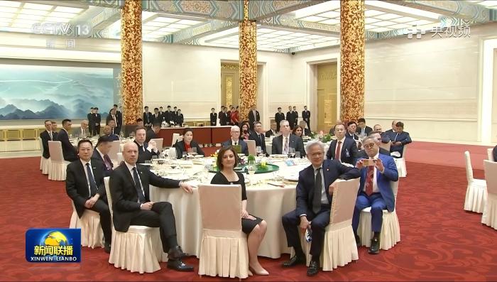 一张圆桌映照中国制造全球新坐标