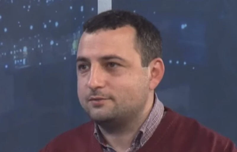 Փաշինյանի հետ վիճաբանած արցախցուն տանում են կալանավորման