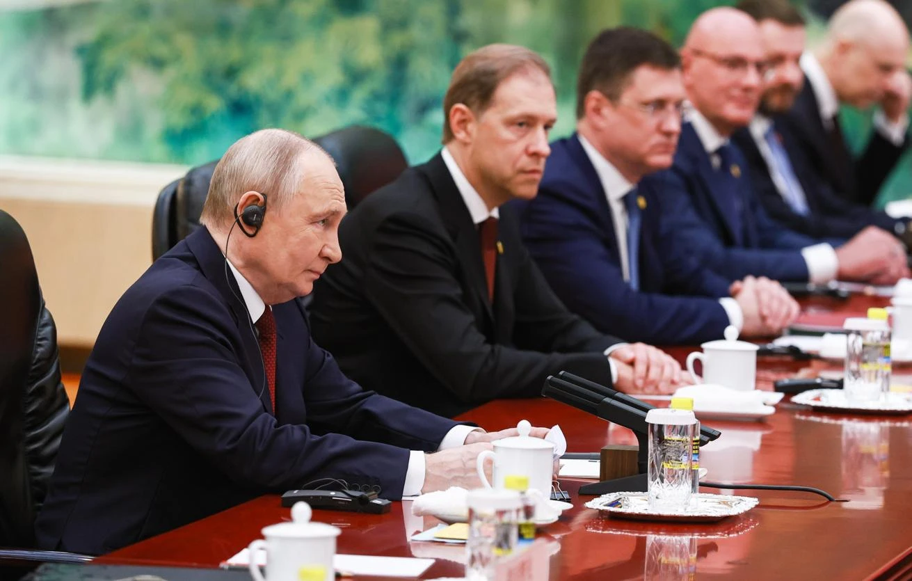 Делегации России и Китая подписали 20 документов на полях переговоров в Пекине