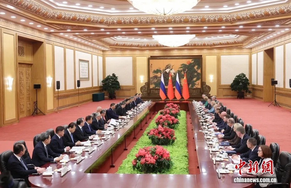 （近观中国）谈中俄关系，习近平用了三句诗