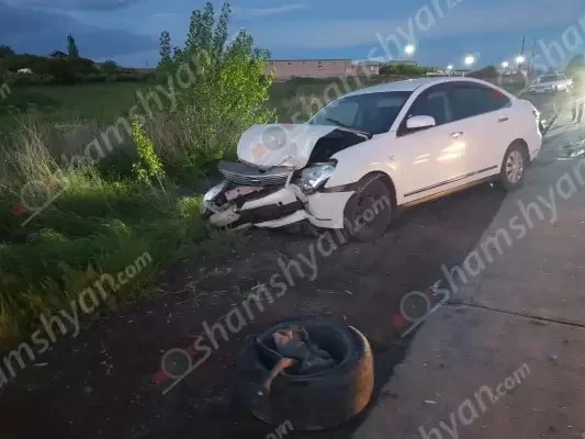 Երևան-Գյումրի ավտոճանապարհին բախվել են «Lexus»-ը, «Nissan»-ը և «Mercedes»-ը․ կան վիրավորներ
