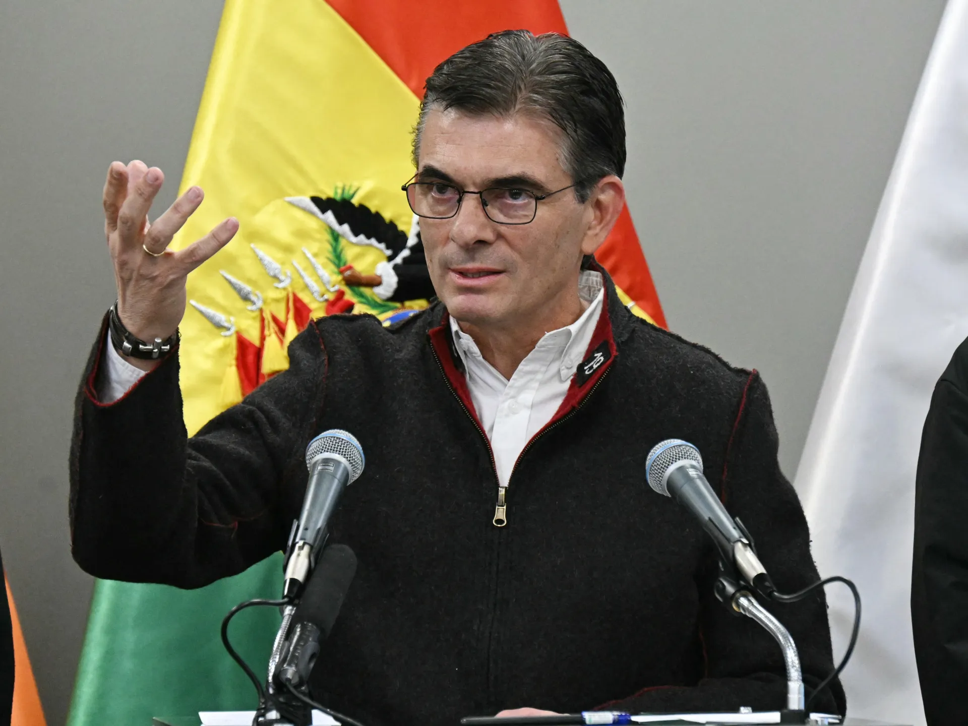 Bolivian president to reshuffle cabinet amid anti-government protests