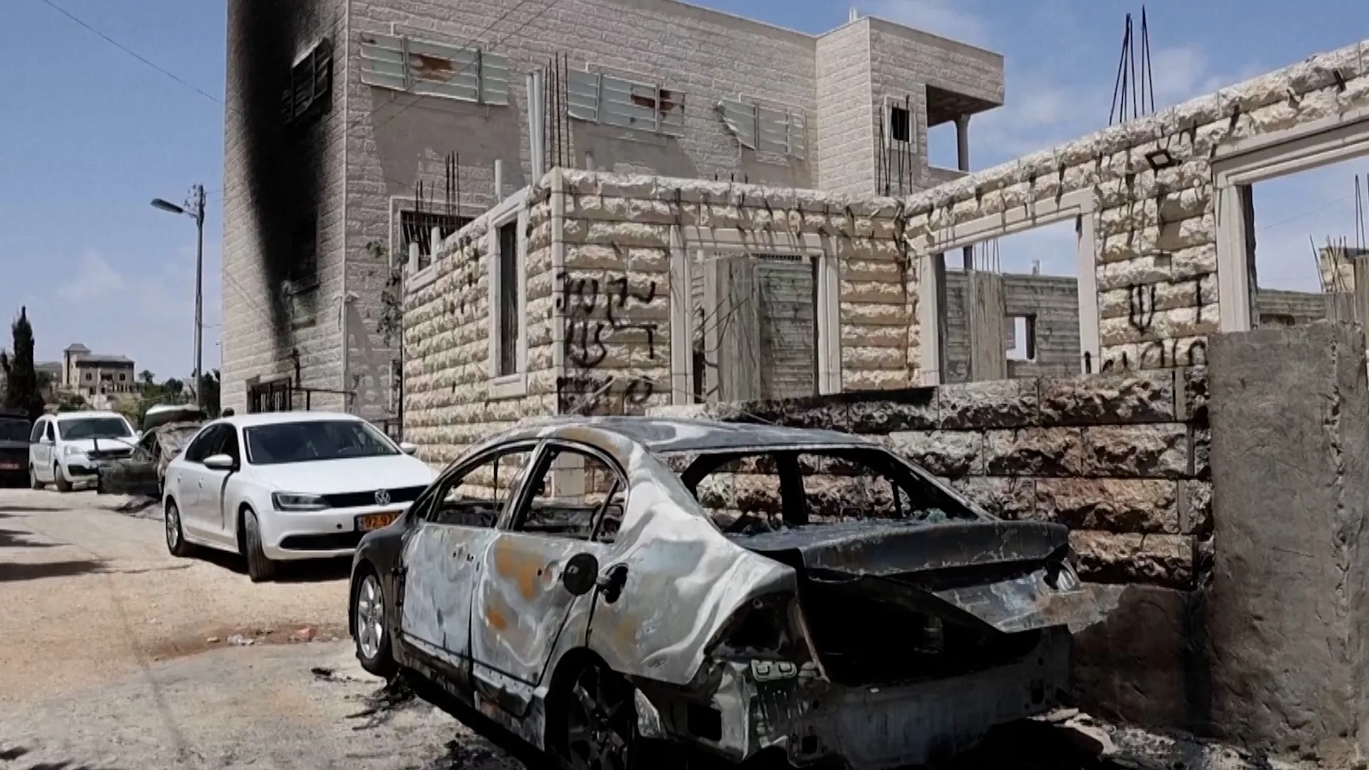 Israeli settlers burn vehicles, install caravans in occupied West Bank
